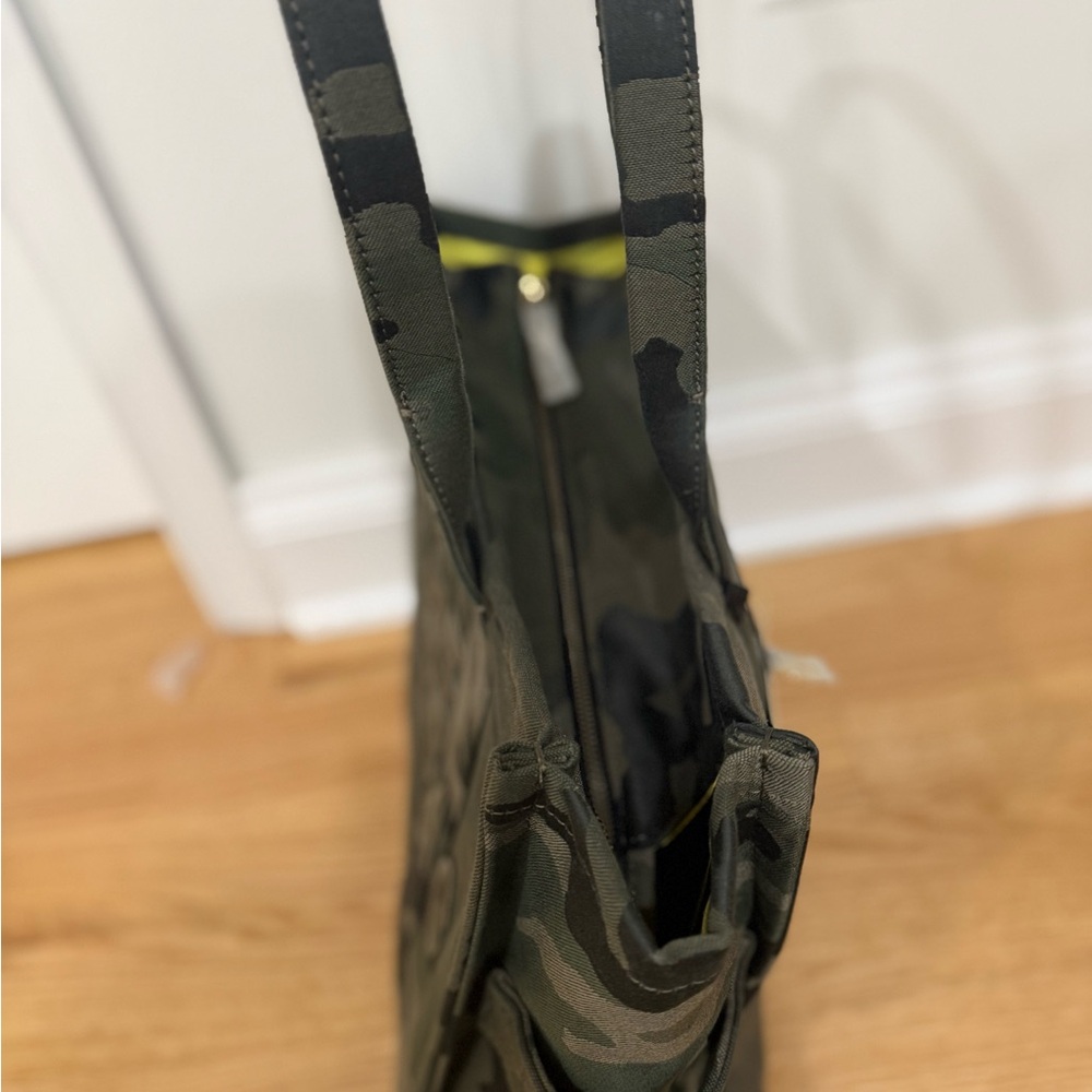 NWT Marc Jacobs large camo tote bag - Picture 9 of 10